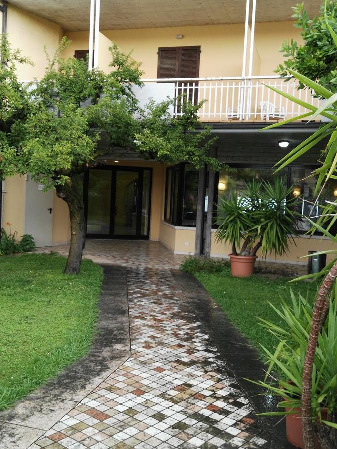 Hotel La Romantica Manerba del Garda Exterior photo