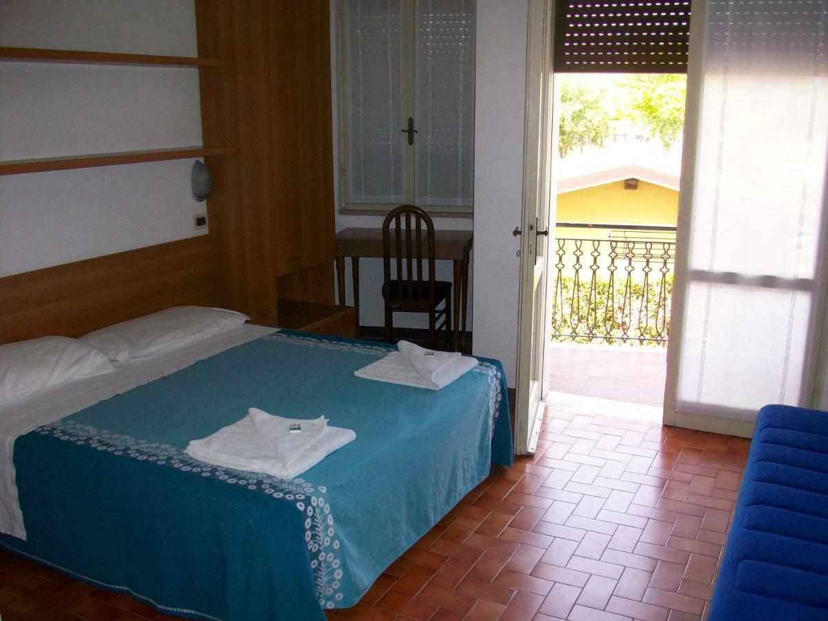 Hotel La Romantica Manerba del Garda Exterior photo